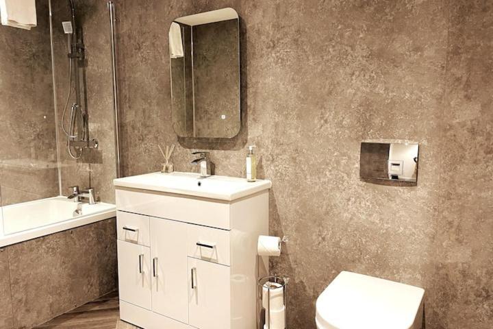Lovely 3 Bedroom Apartment With Private Garden In Edinburgh City Centre Eksteriør bilde