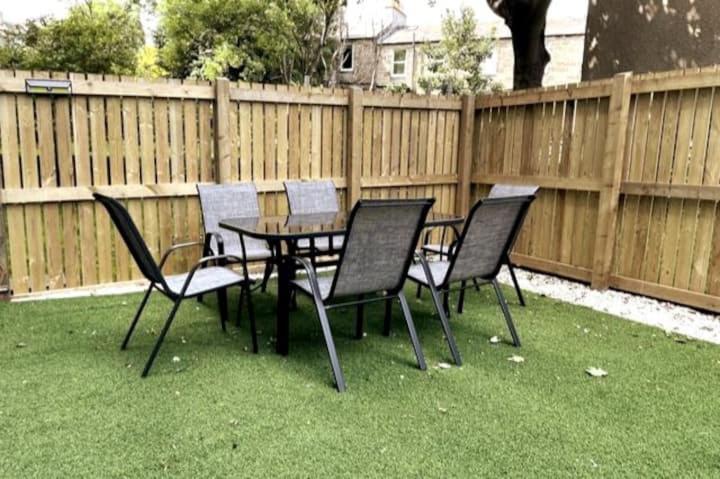 Lovely 3 Bedroom Apartment With Private Garden In Edinburgh City Centre Eksteriør bilde